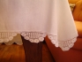 Бяла ленена покривка с ръчно плетена дантела и мотив + салфетки за хранене